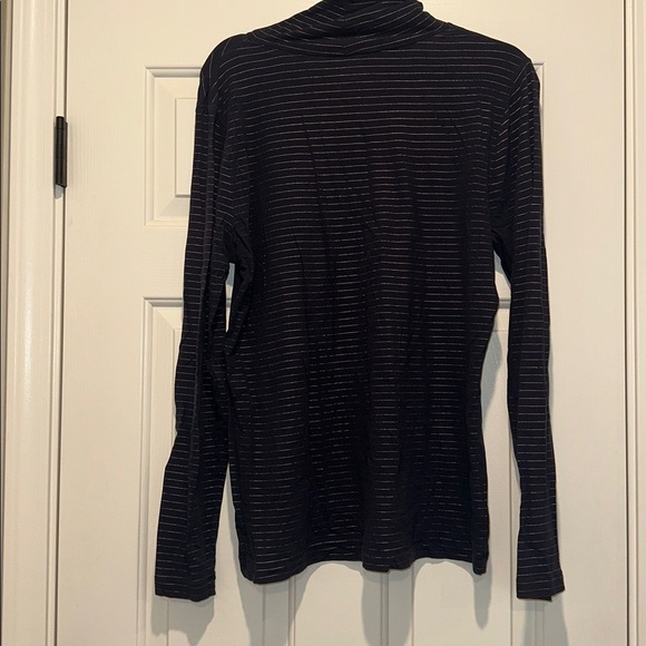 Eddie Bauer Women’s Navy and Silver Turtleneck top size XL - Picture 4 of 10